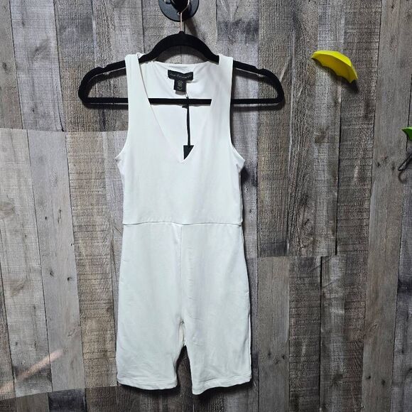 NEW  House Of Harlow 1960 V-Neck Women’s Playsuit-Romper - Picture 1 of 5